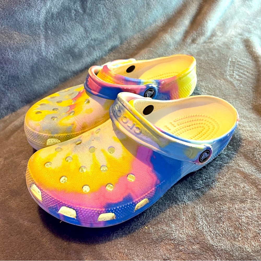 Women’s crocs size 8